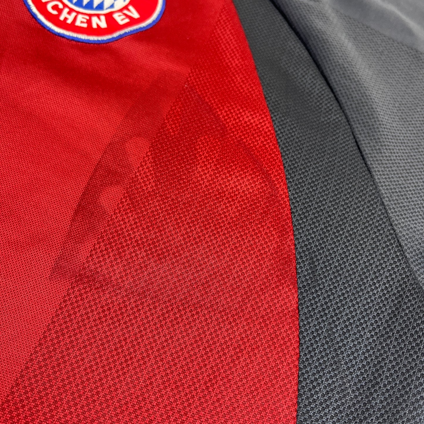 02702 Adidas FC Bayern München Owen Hargreves 2001-2002 Home Jersey