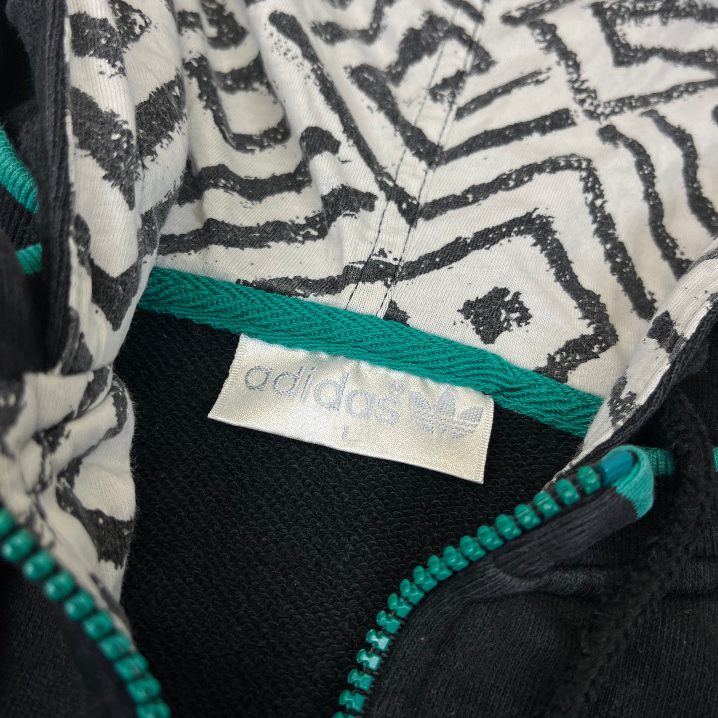 02372 Adidas 90s „Dikembe Mutombo“ Hooded Sweater