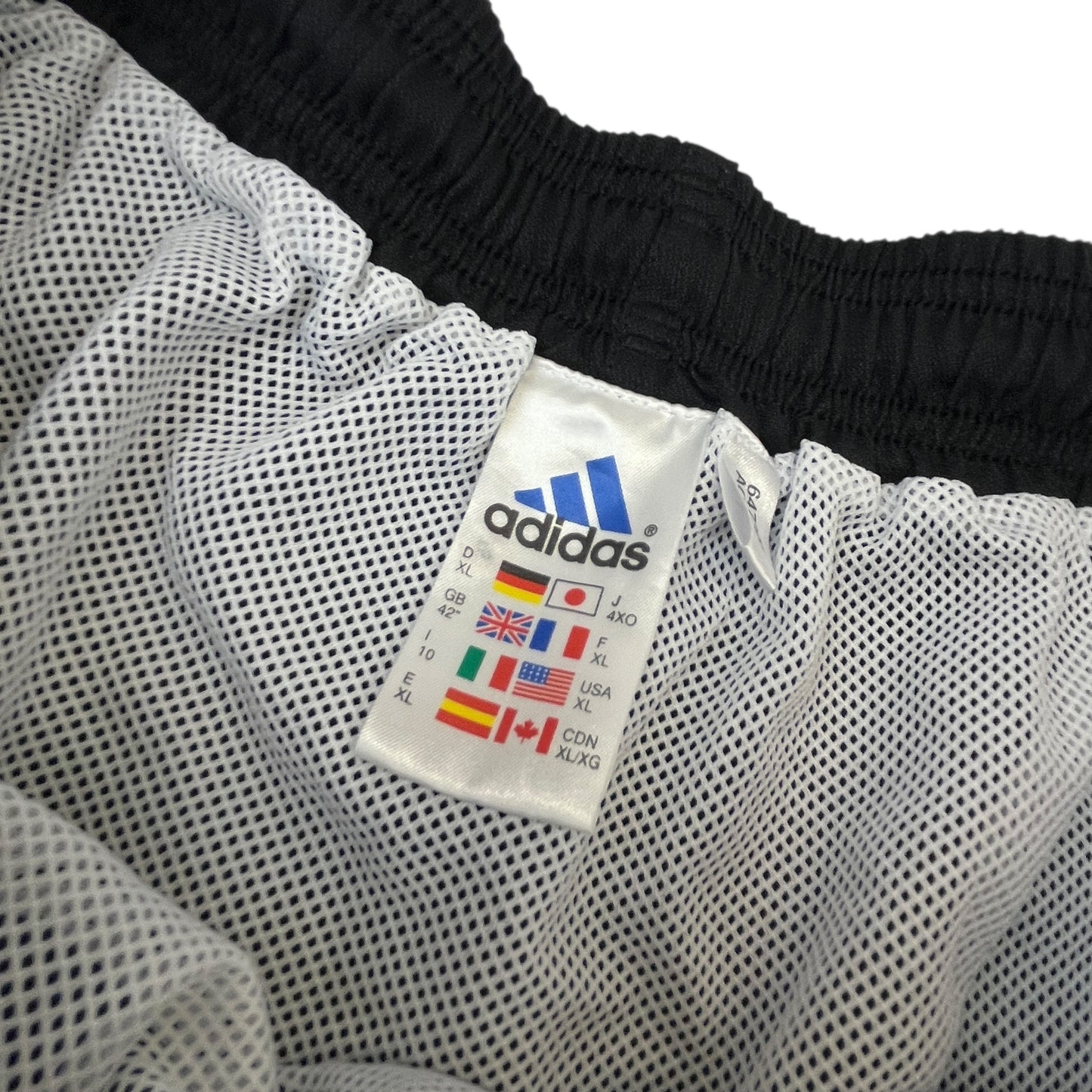 02759 Adidas 90s Football Shorts