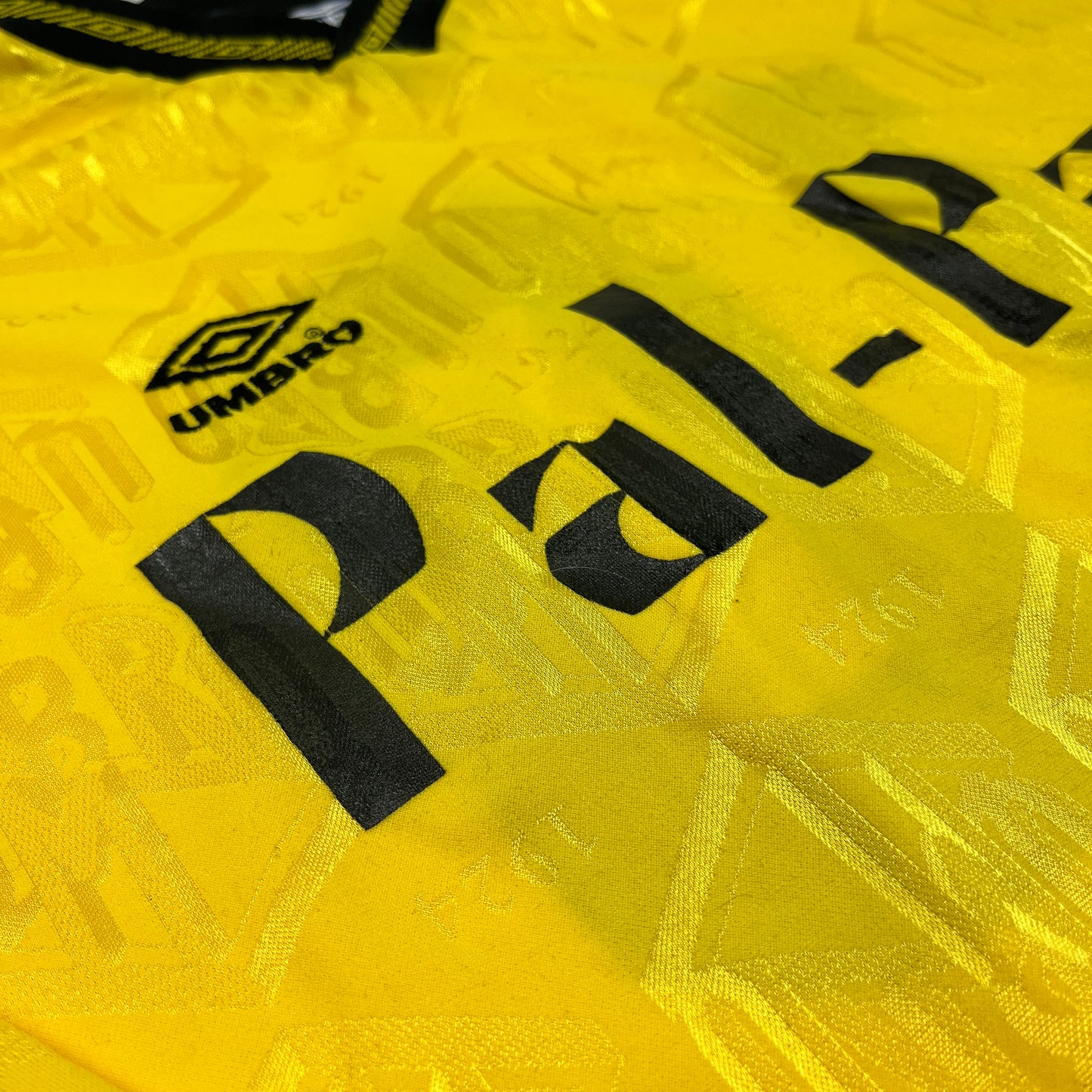 01860 Umbro 90s Longsleeve Jersey