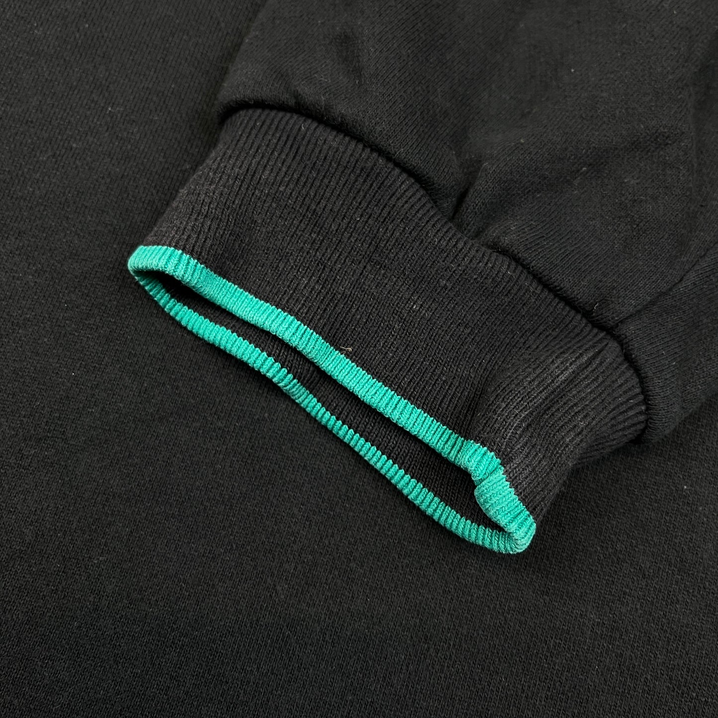 02370 Adidas 90s „Dikembe Mutombo“ Hooded Sweater