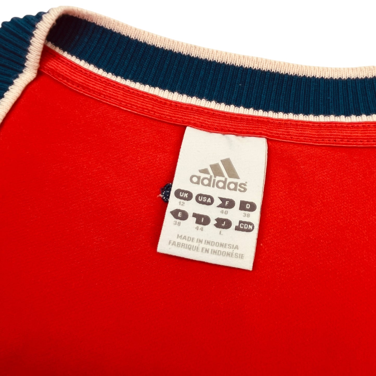 02857 Adidas 2000s Tanktop