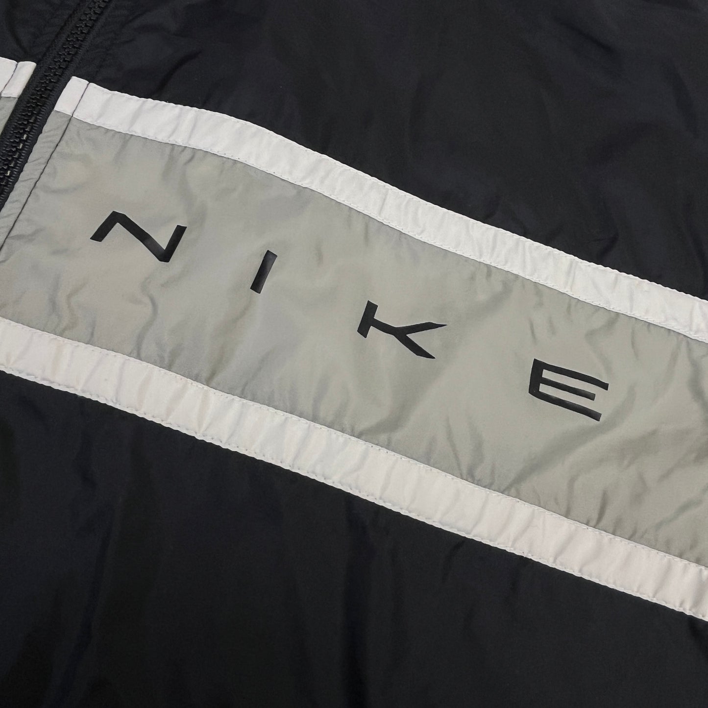 02977 Nike 90s Tracktop