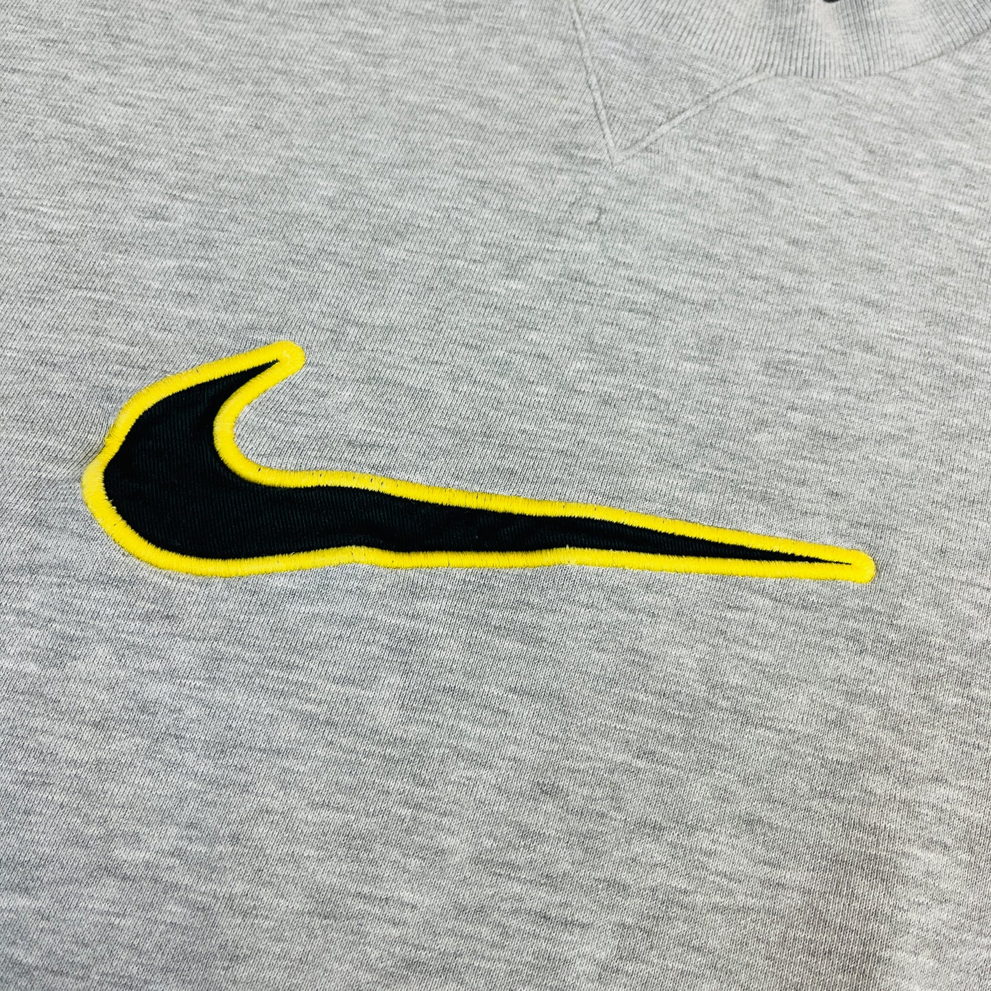 02588 Nike 90s Logo Sweater