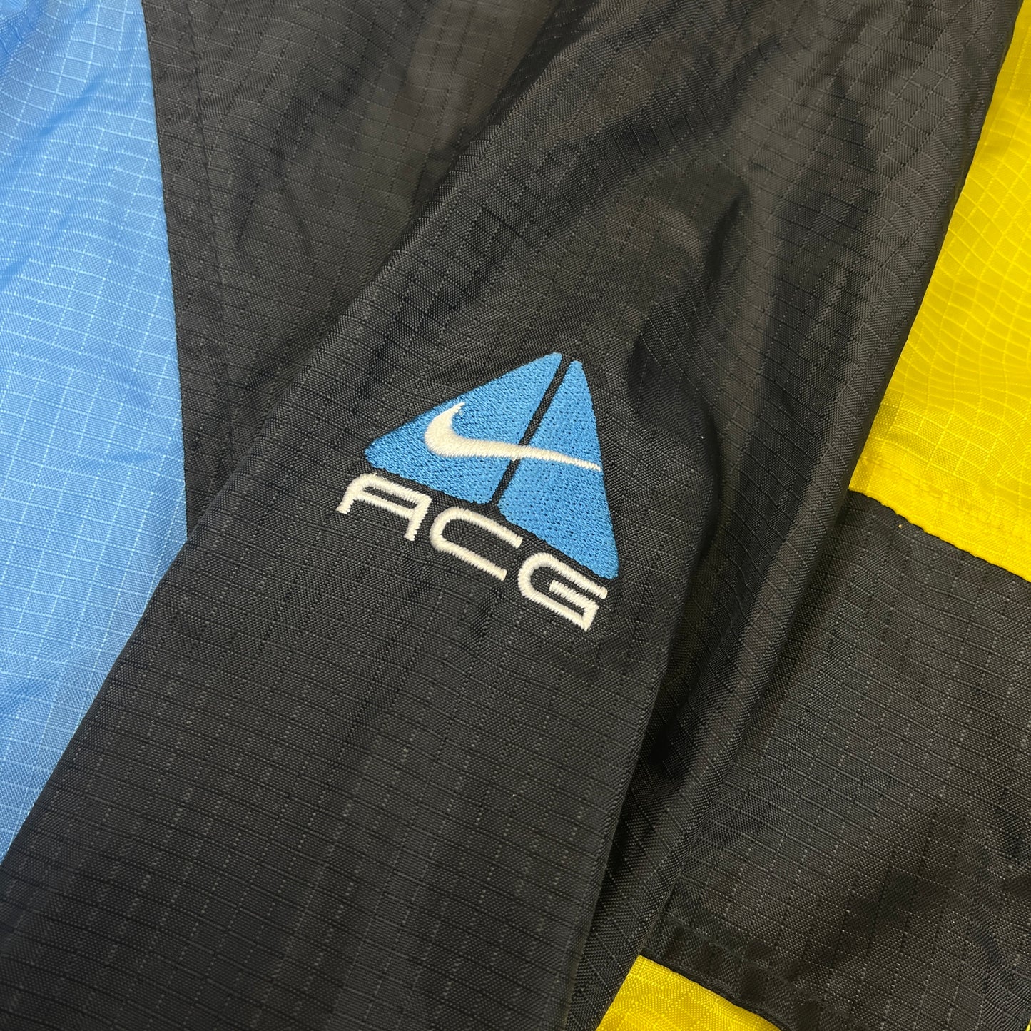 02318 Nike ACG Windbreaker