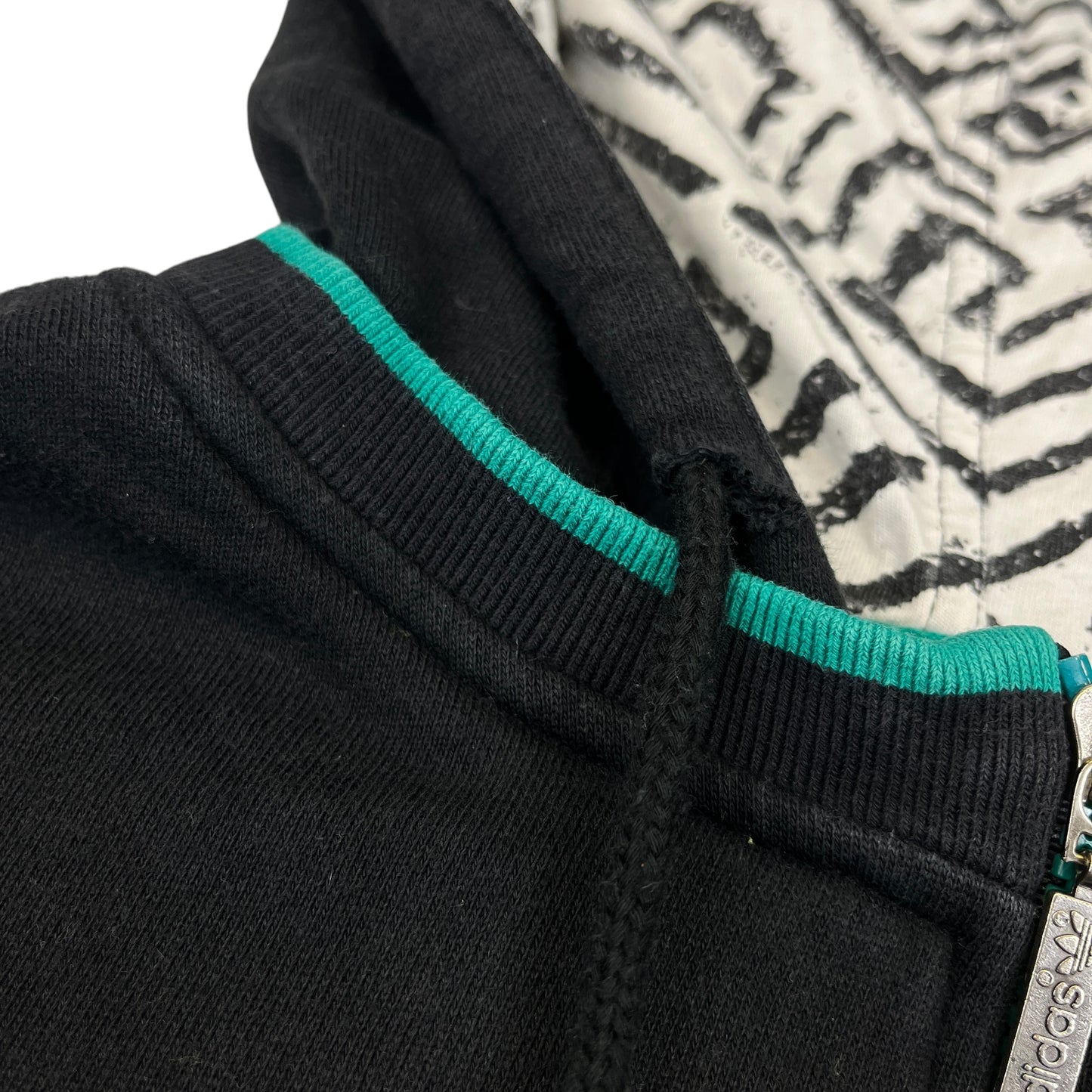 02370 Adidas 90s „Dikembe Mutombo“ Hooded Sweater