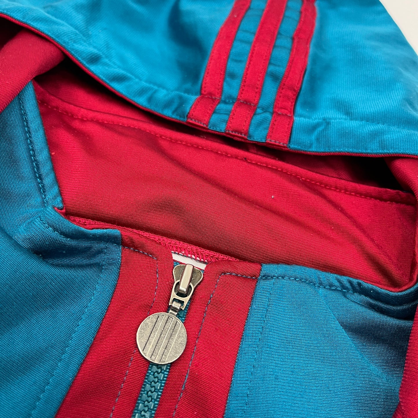 01825 Adidas 90s Tracktop