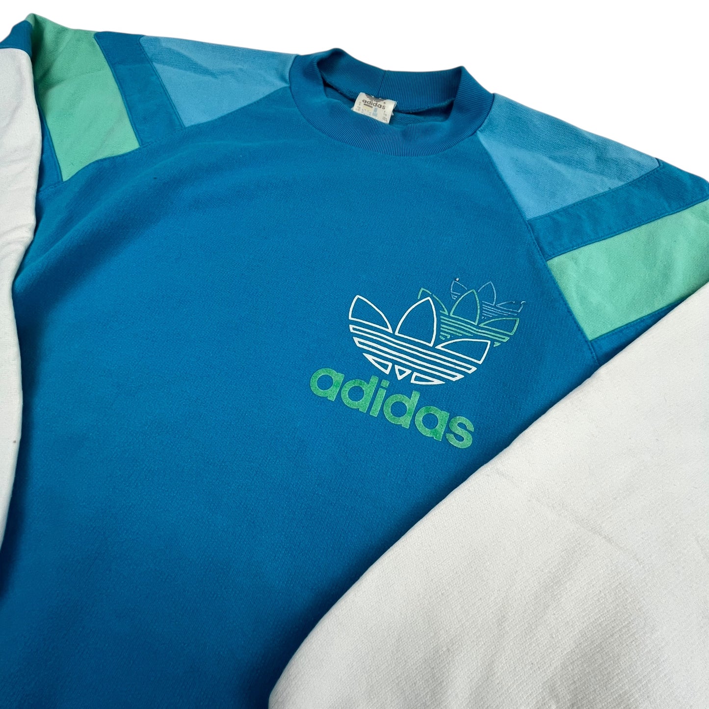 02736 Adidas 90s Sweater
