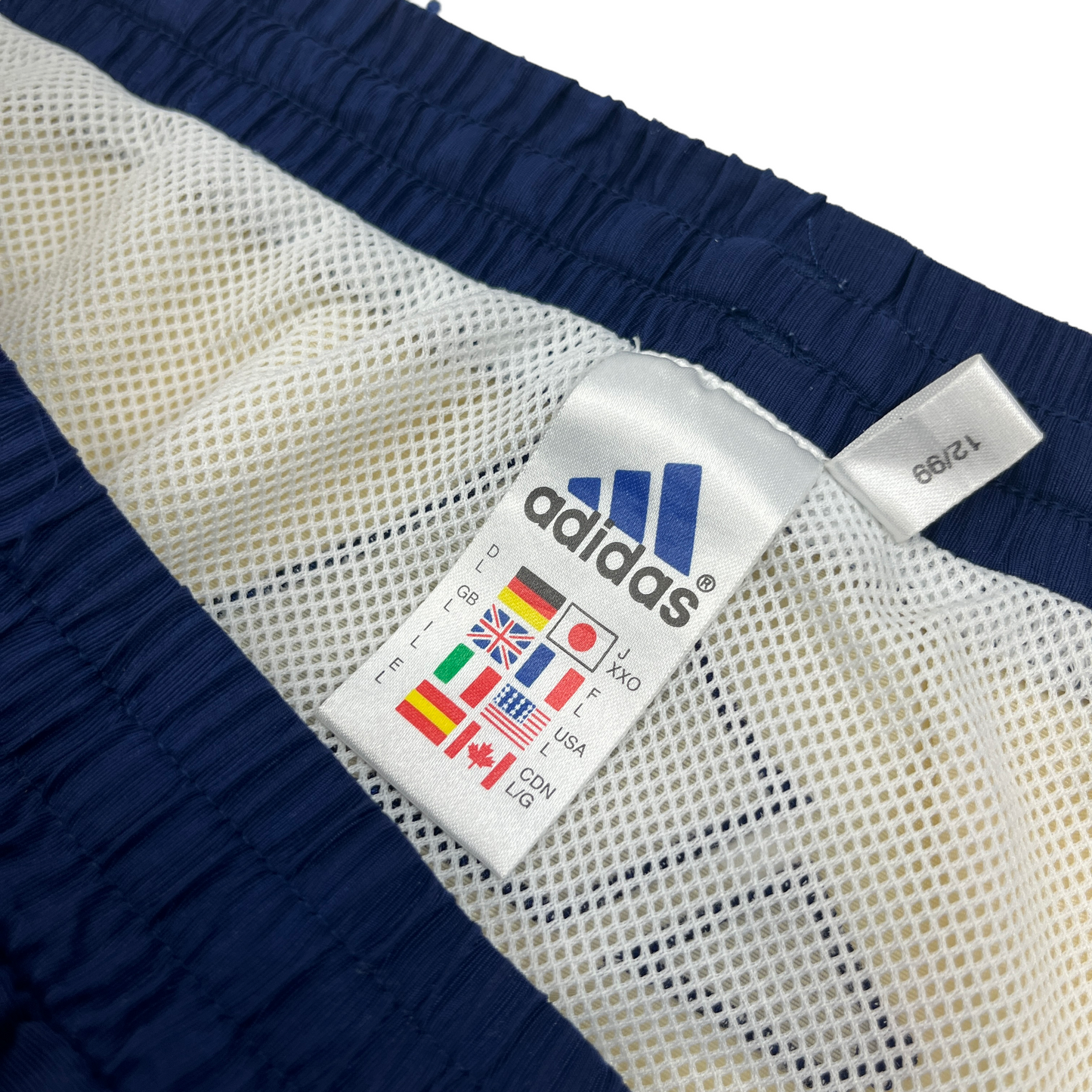 01477 Adidas 90s Shorts