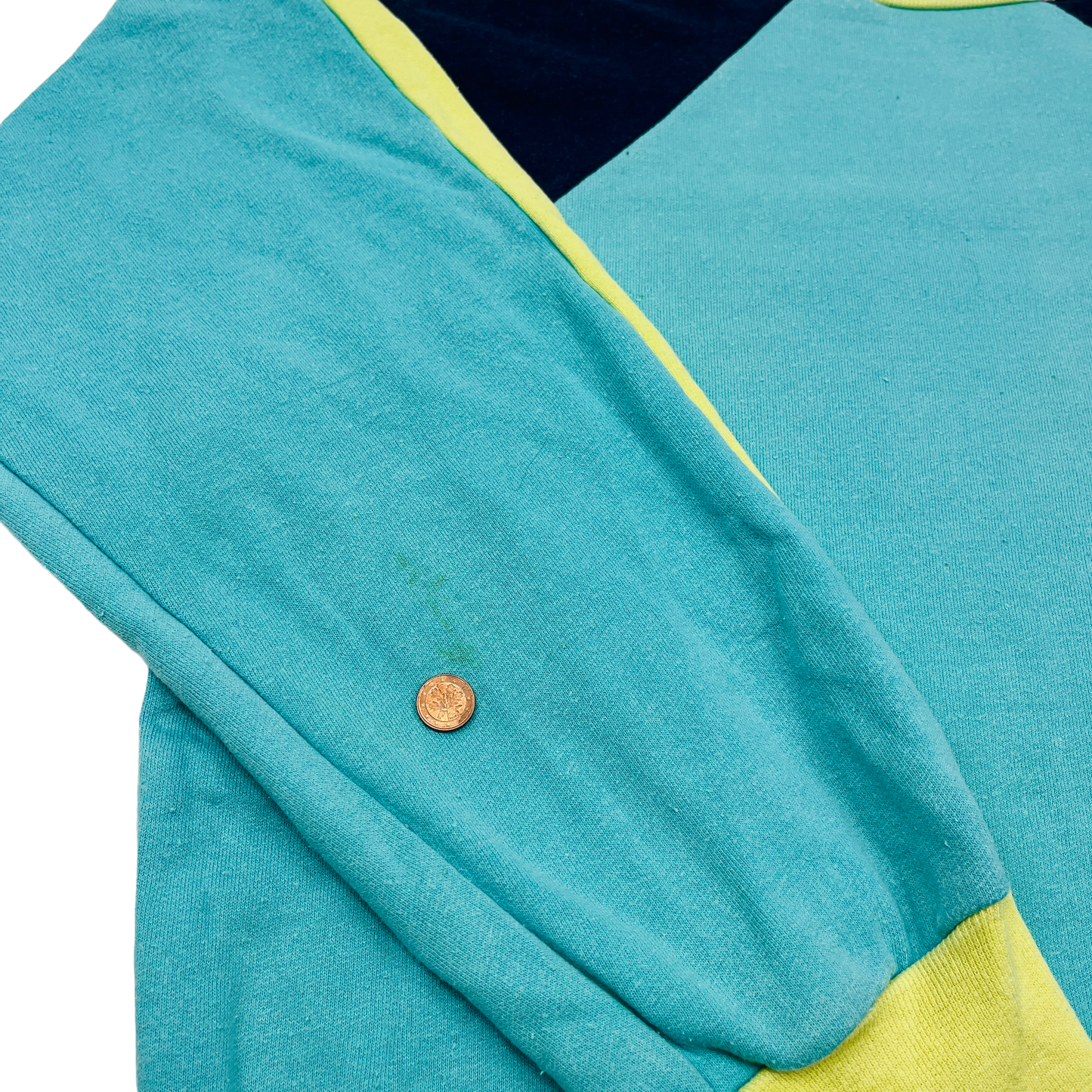01648 Puma 80s Sweater