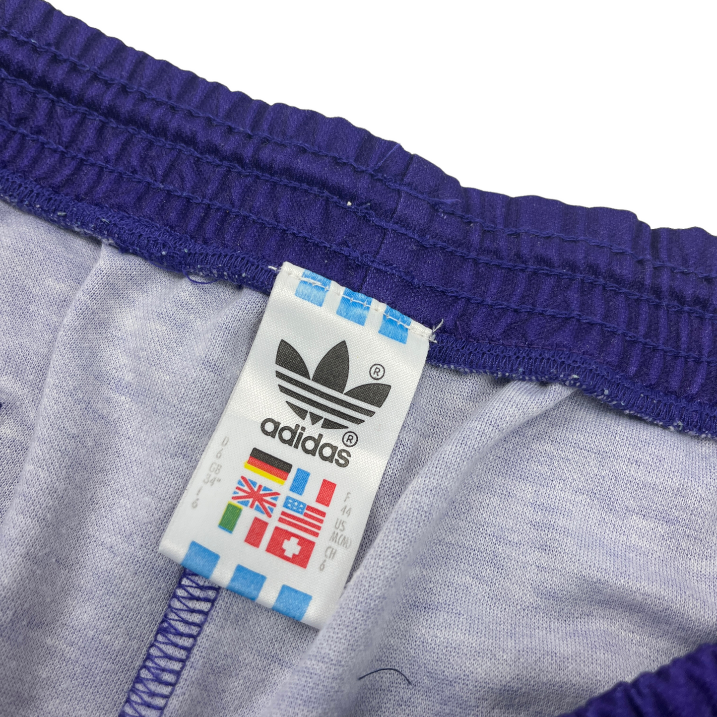 01621 Adidas 90s Trackshorts