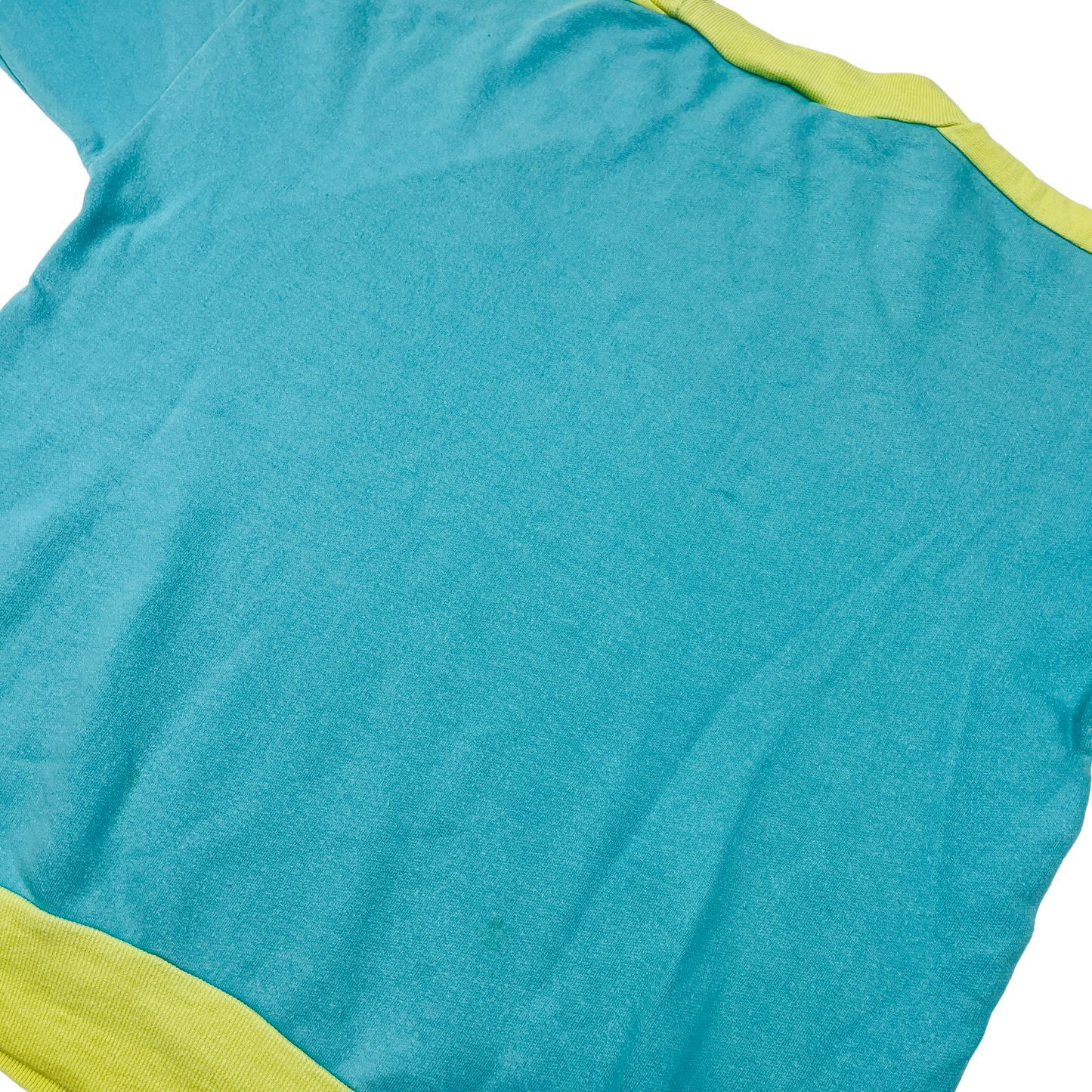 01648 Puma 80s Sweater