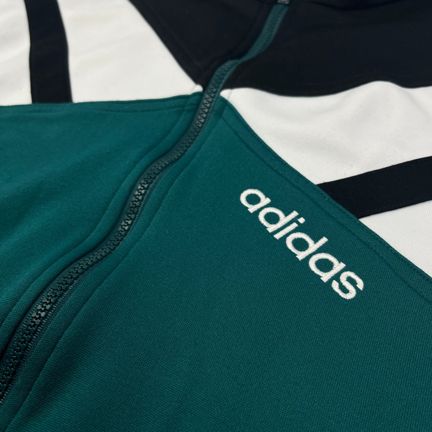 01498 Adidas Vintage 90s Tracktop