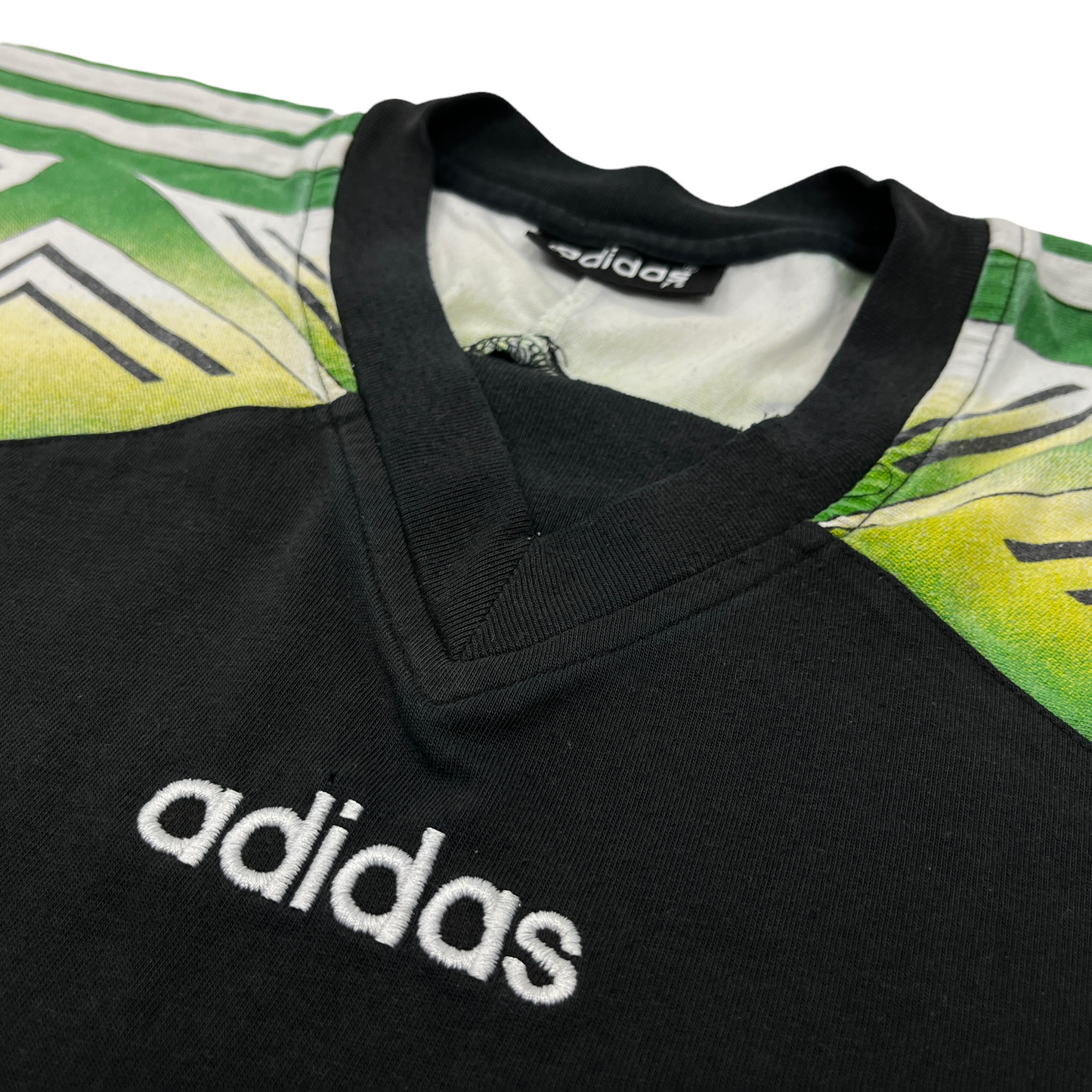 0829 Adidas Vintage 90s Tshirt