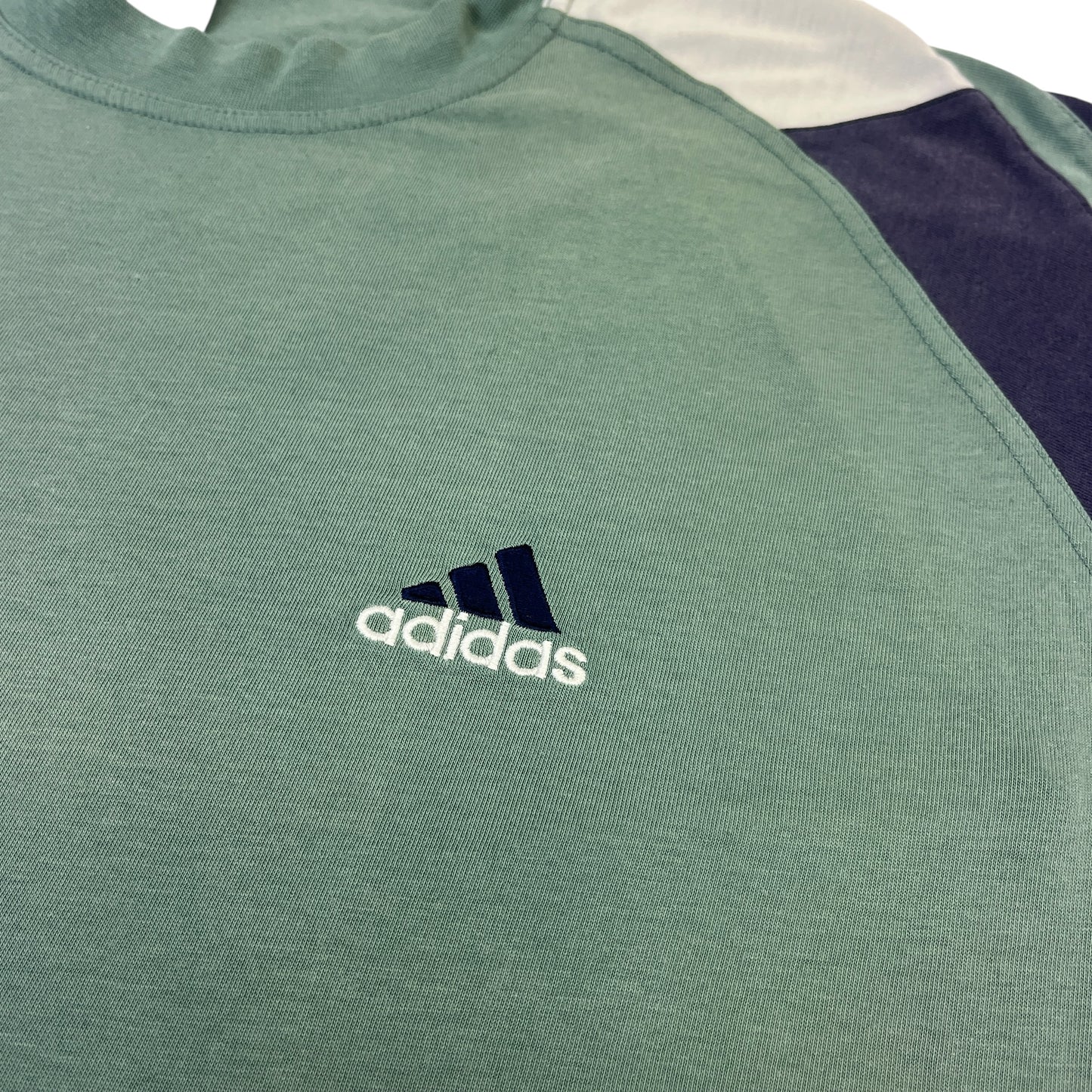 02894 Adidas 90s Tshirt