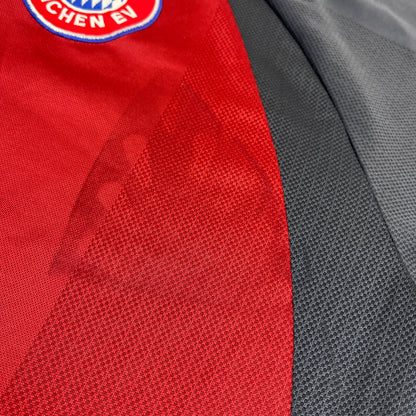 02702 Adidas FC Bayern München Owen Hargreves 2001-2002 Home Jersey