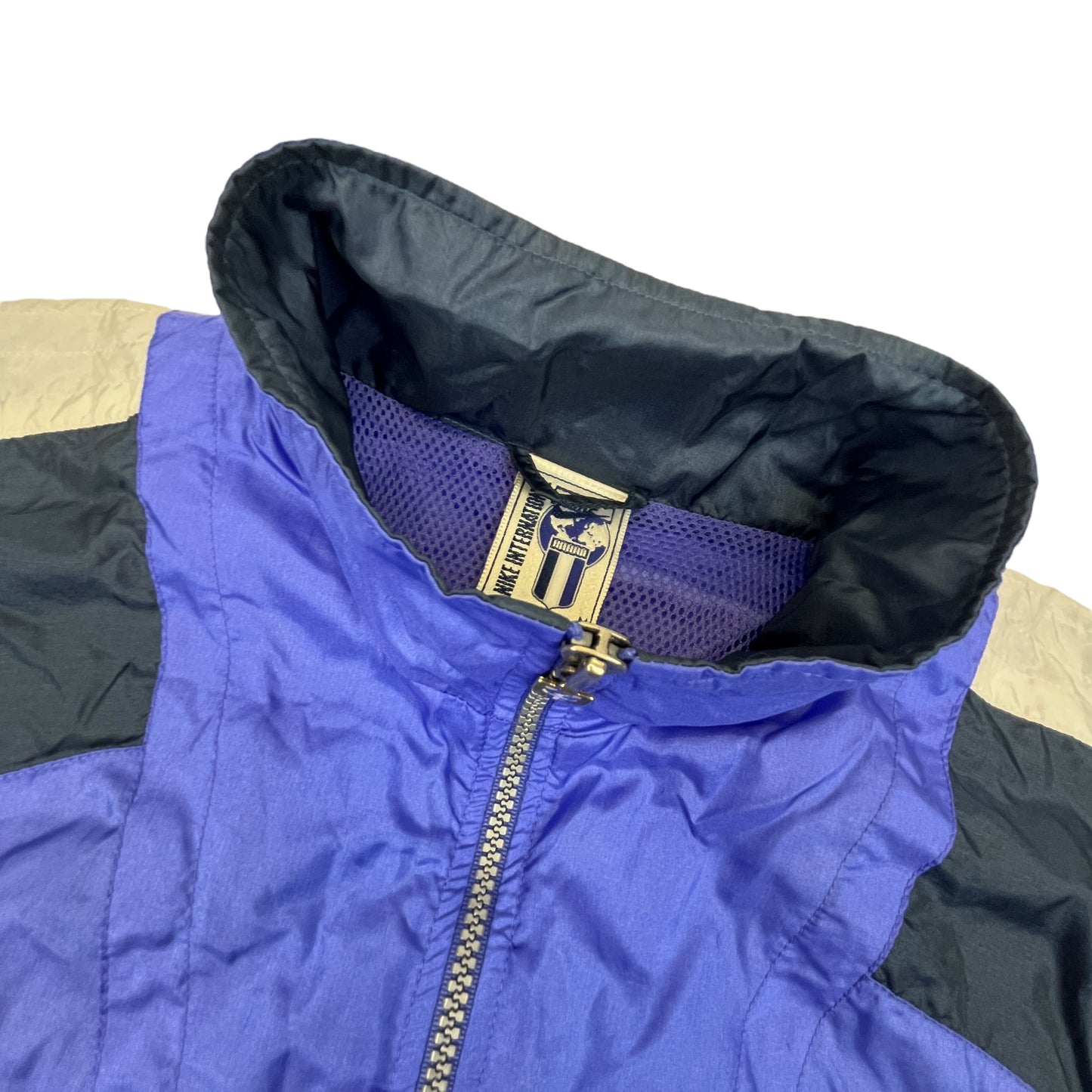 02259 Nike International 90s Tracktop