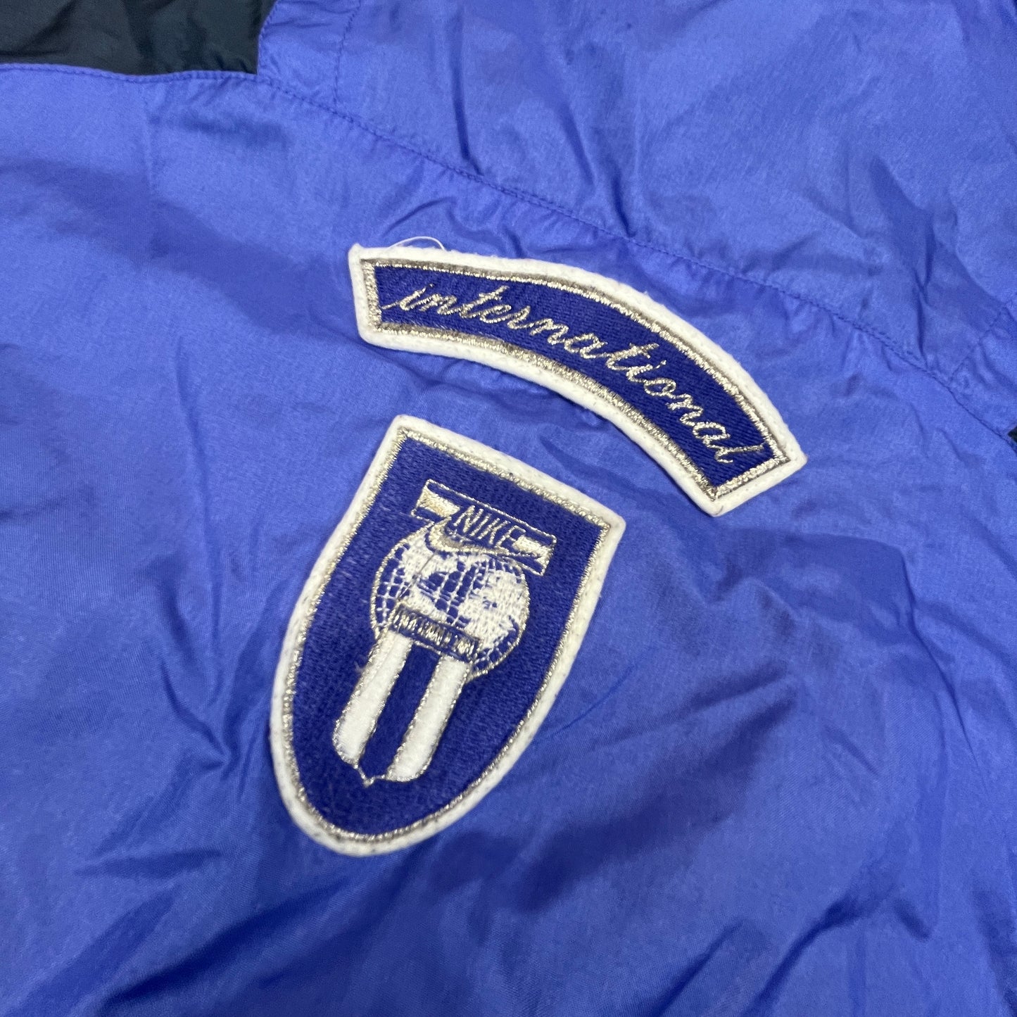 02259 Nike International 90s Tracktop