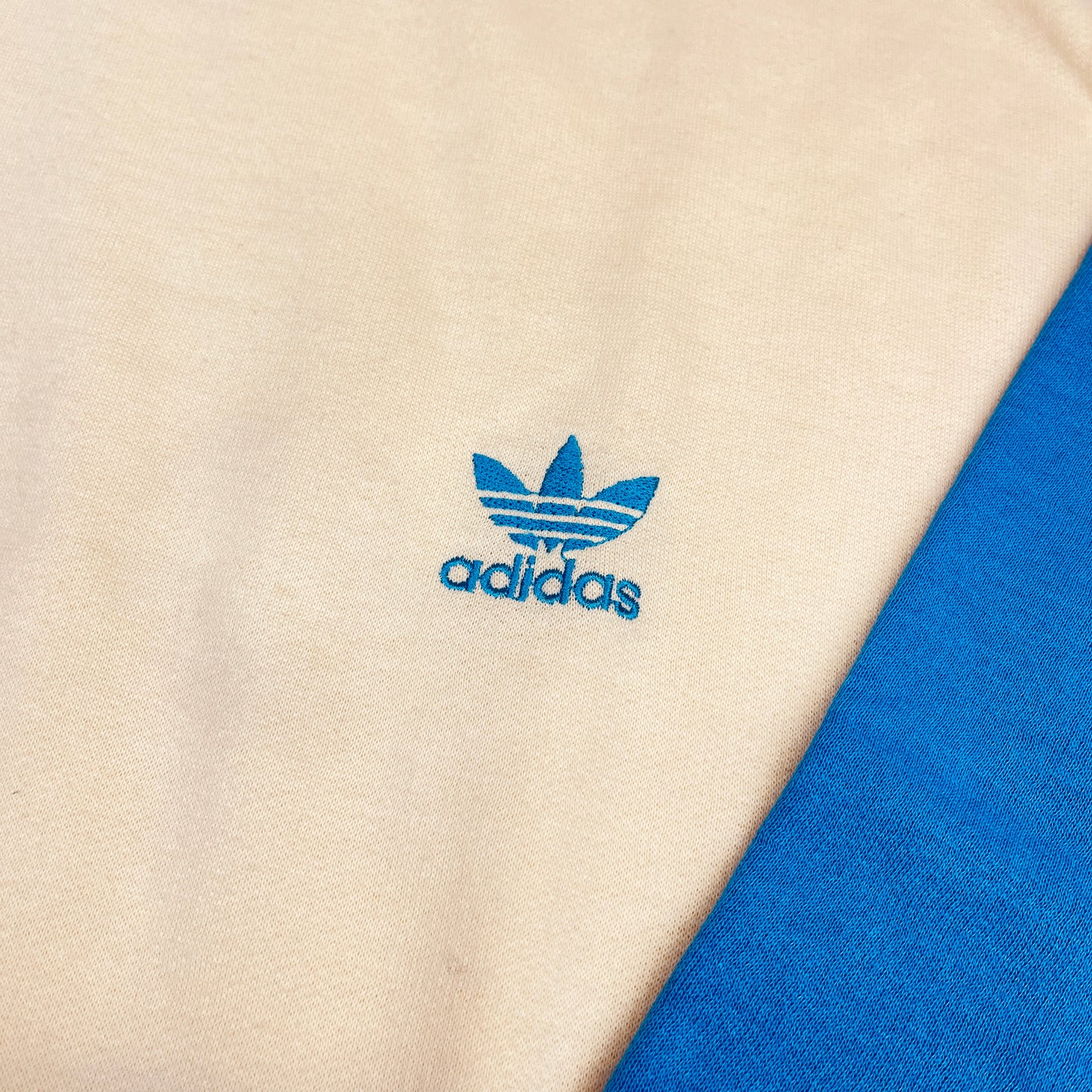02623 Adidas 80s Sweater