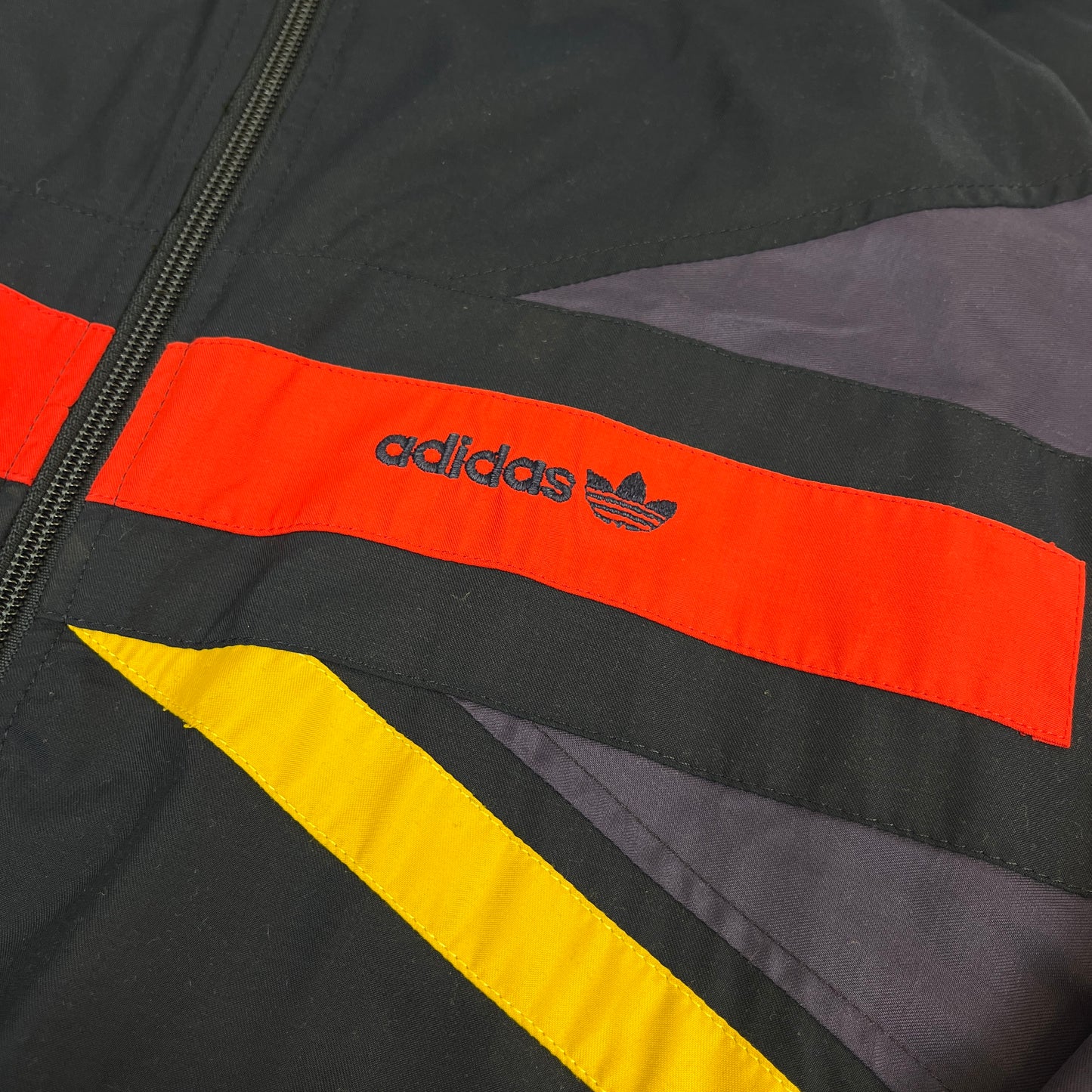 02564 Adidas 80s Tracktop