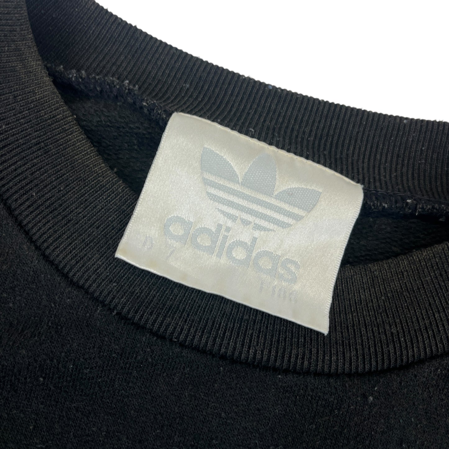 02320 Adidas 80s Sweater