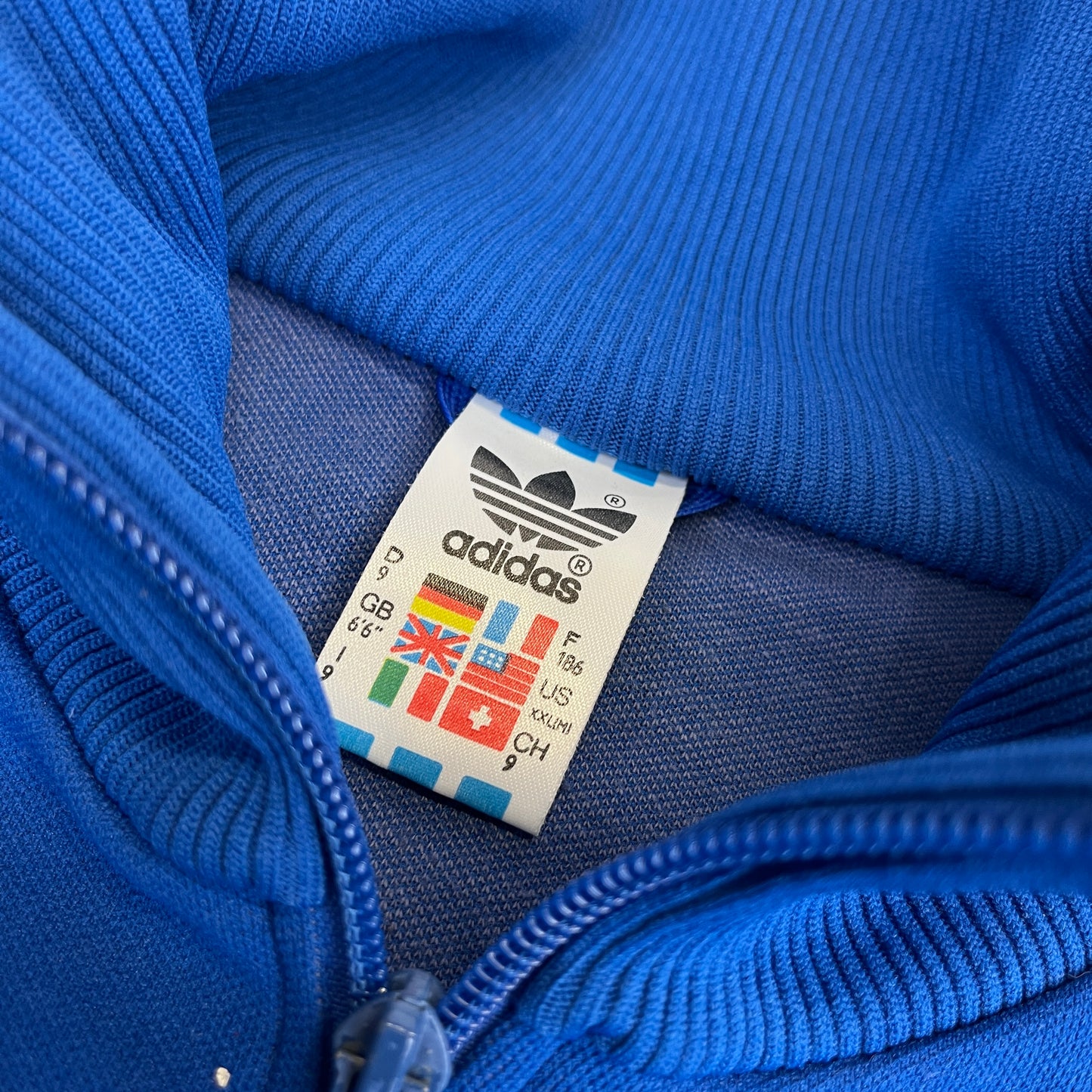 02952 Adidas 90s Tracktop