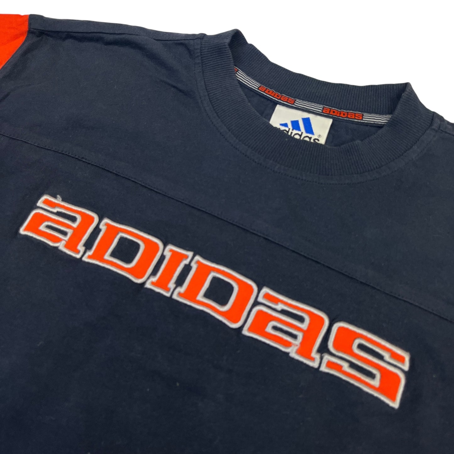 02992 Adidas 2000s Tshirt