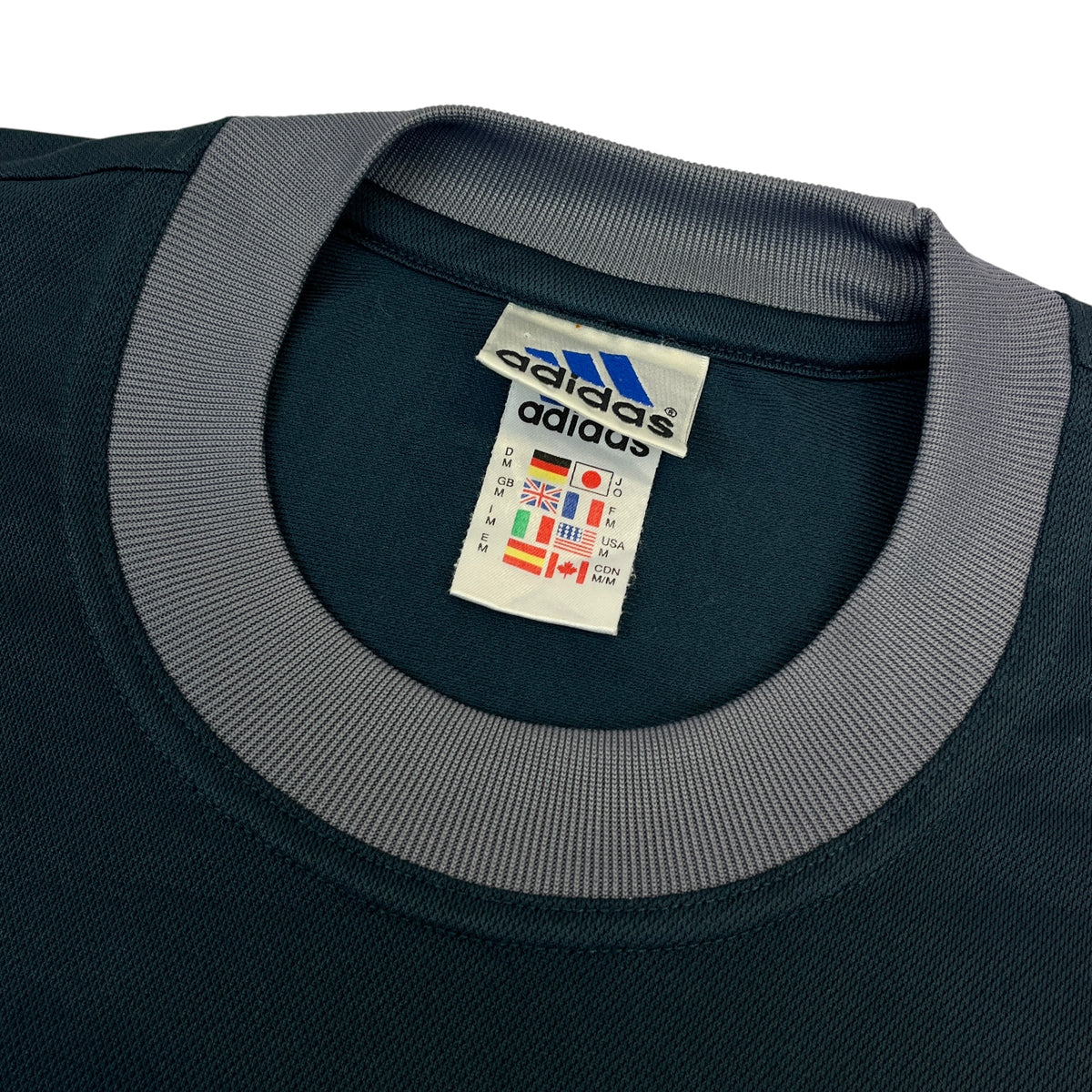 ADIDAS 2000s Tshirt