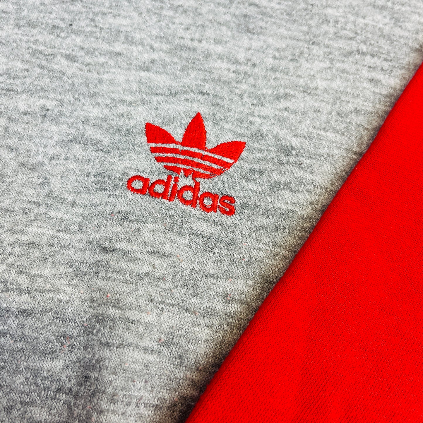 02595 Adidas 80s Sweater