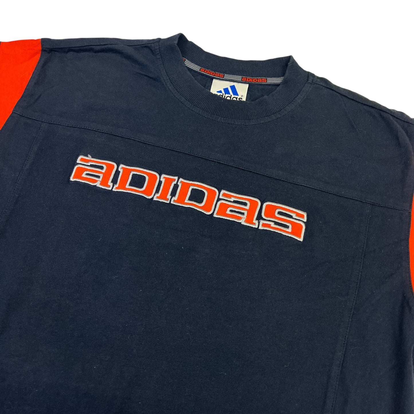 02992 Adidas 2000s Tshirt