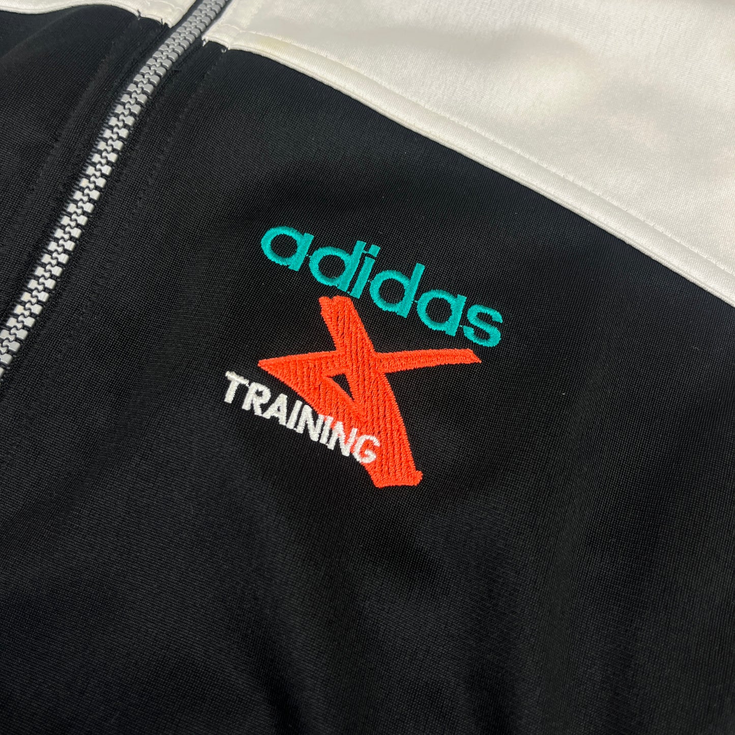 02741 Adidas 90s Cross Training Tracktop