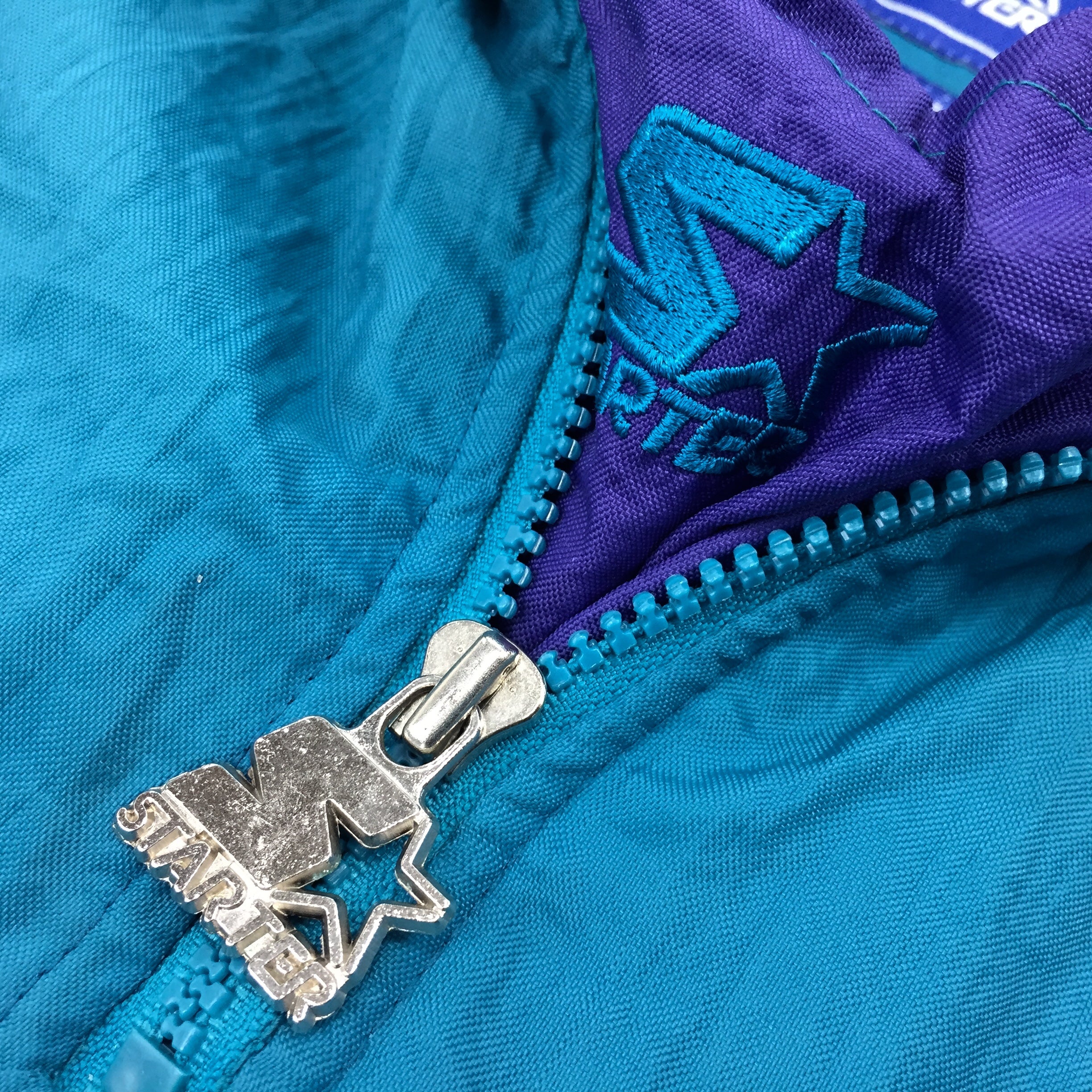 0575 Starter Vintage 90s Charlotte Hornets Basketball Coach Jacket