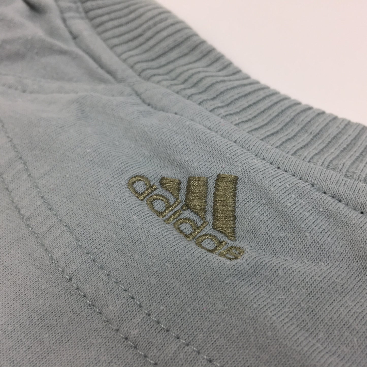 0271 Adidas Vintage Logo T-Shirt