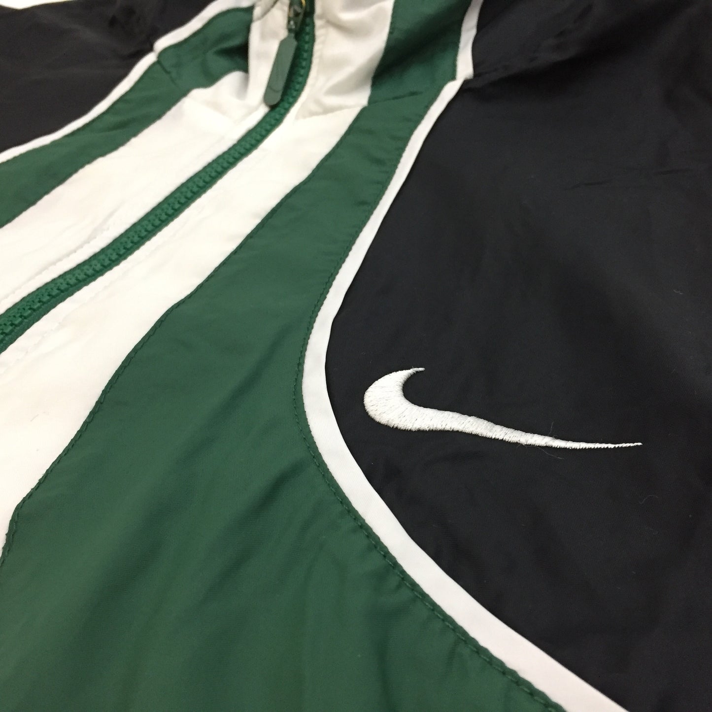 0196 Nike Swoosh Logo Tracktop