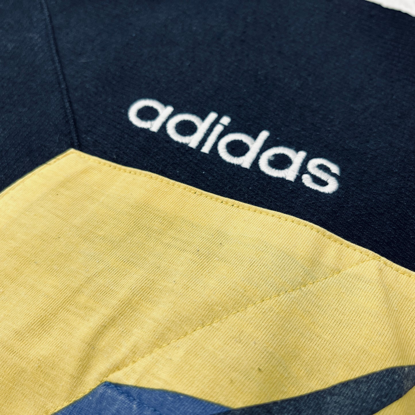 0683 Adidas Vintage 90s Sweater