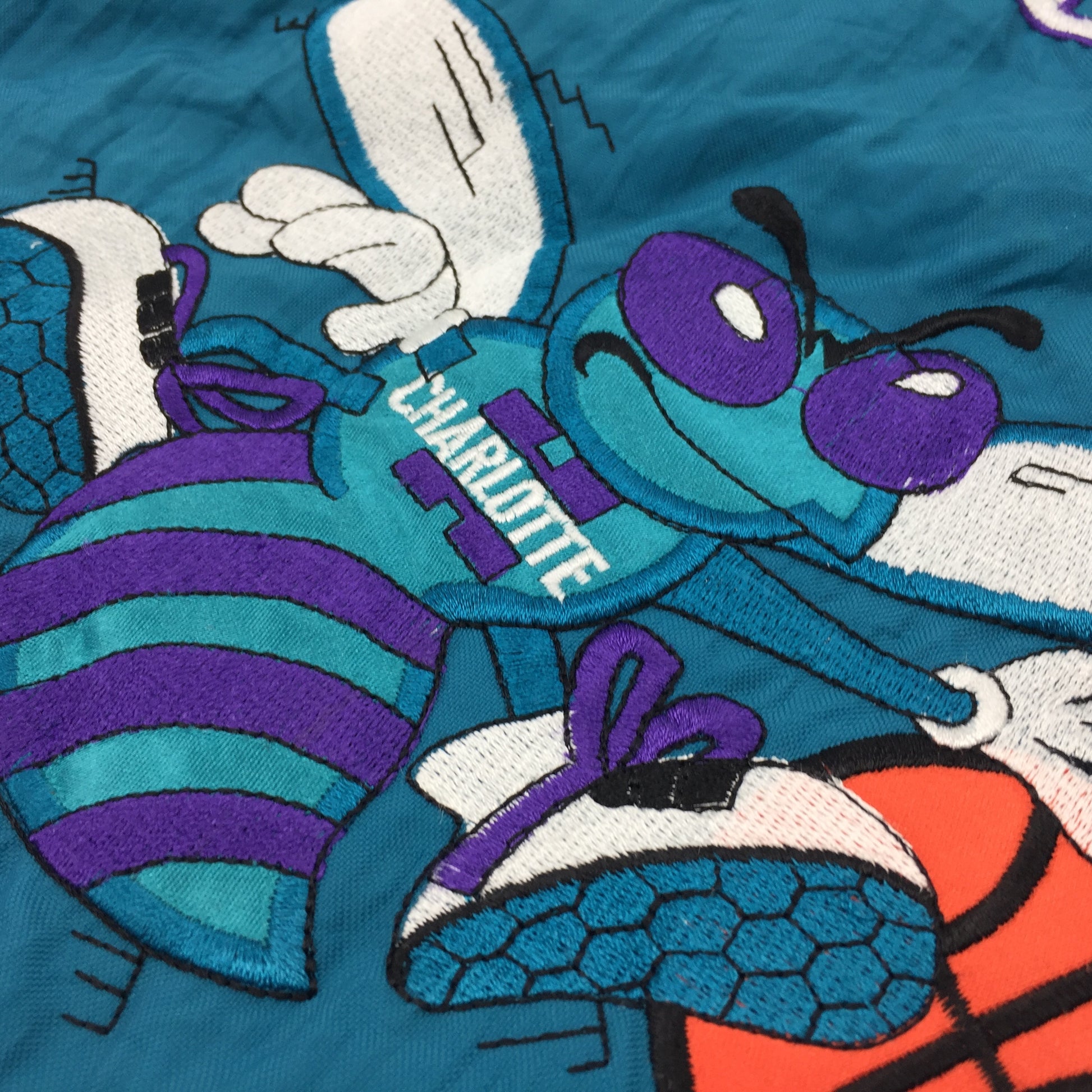 Vintage 90's Starter NBA Charlotte Hornets Embroidered Crewneck