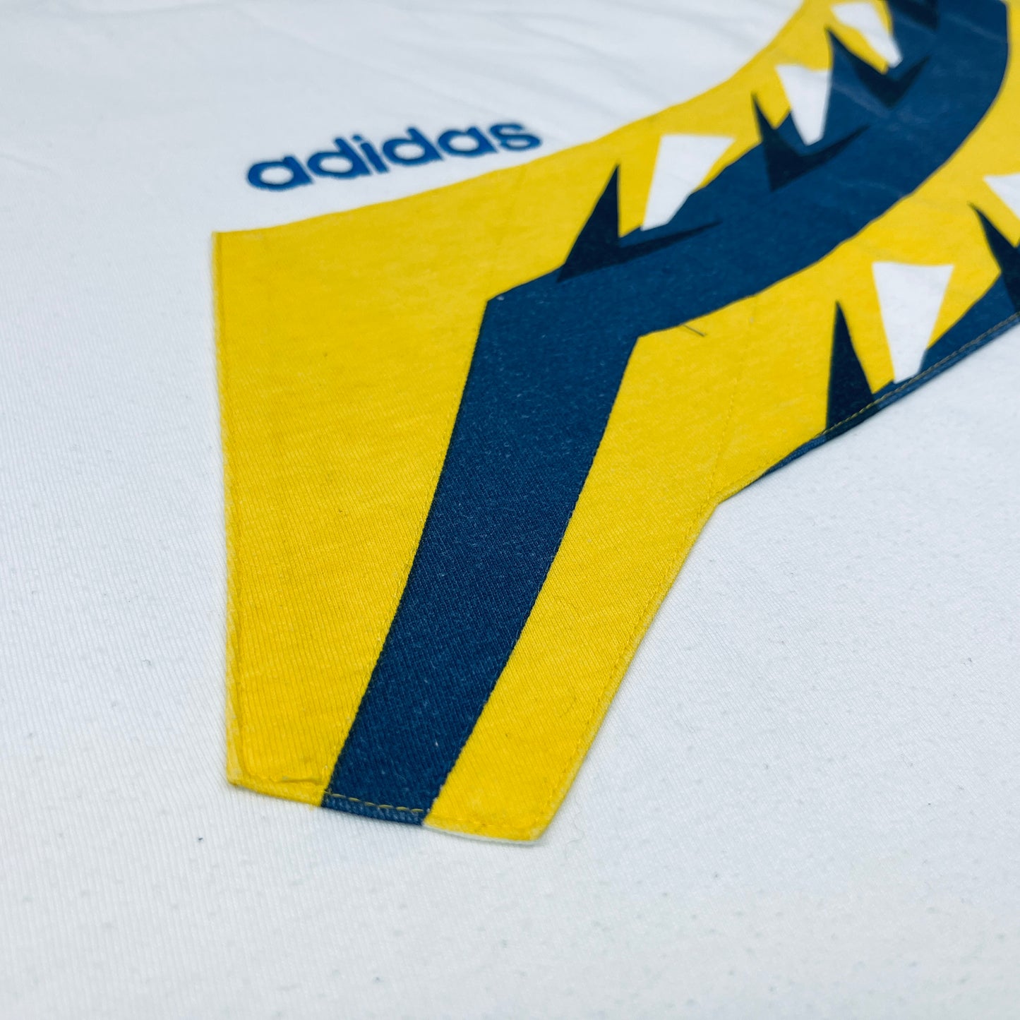 0727 Adidas Vintage 90s T-shirt