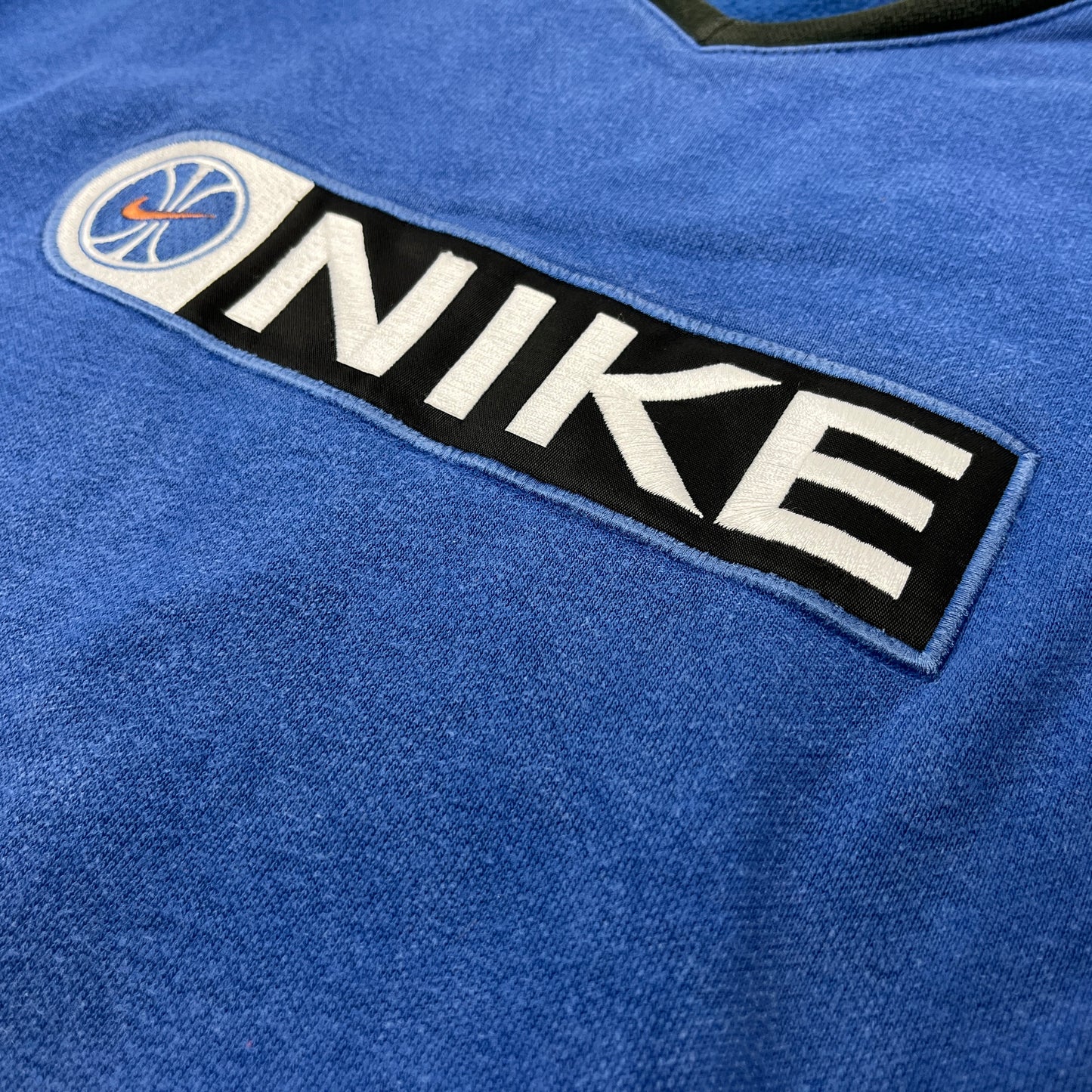 0666 Nike Vintage 90s Basketball Logo Sweater