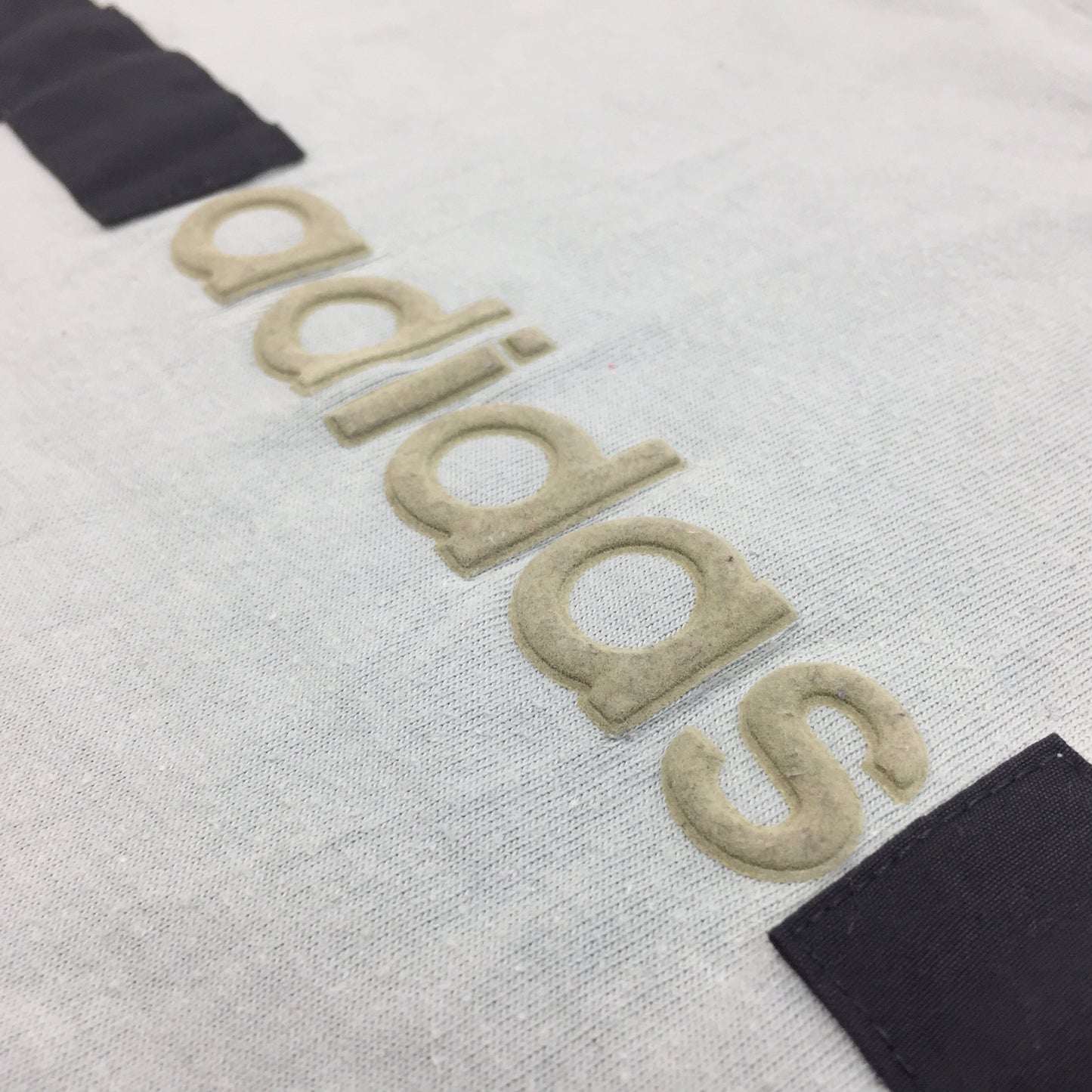 0271 Adidas Vintage Logo T-Shirt