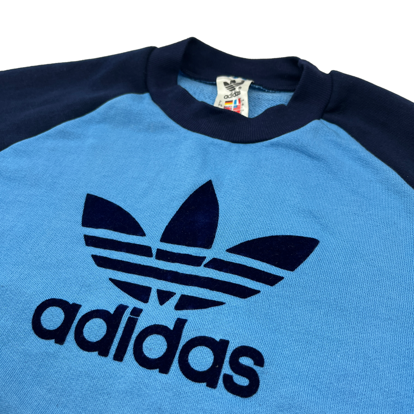 01387 Adidas 90s Sweater