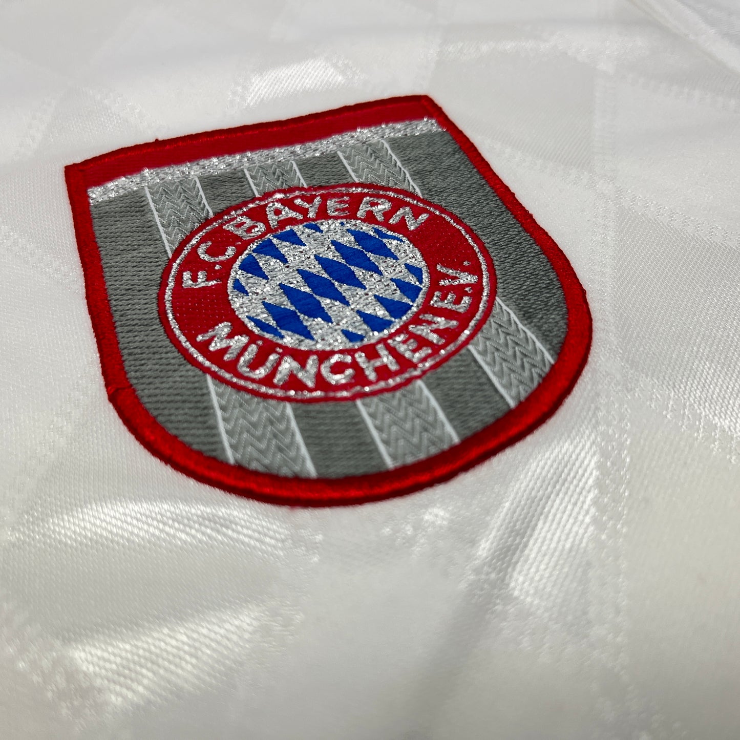 0734 Adidas Vintage FC Bayern München 97/98 Away Jersey