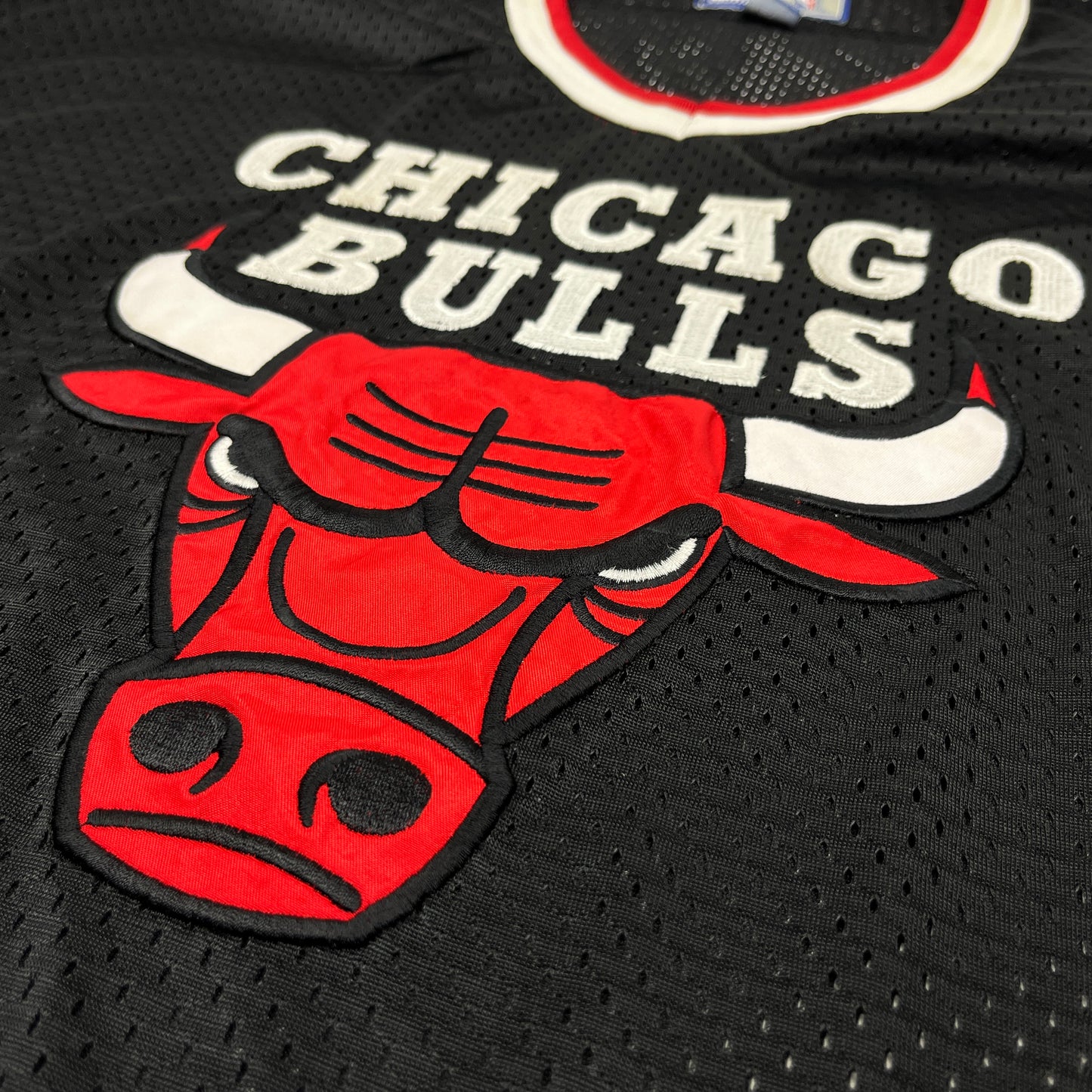 01156 Starter Vintage Chicago Bulls Warmup Jersey