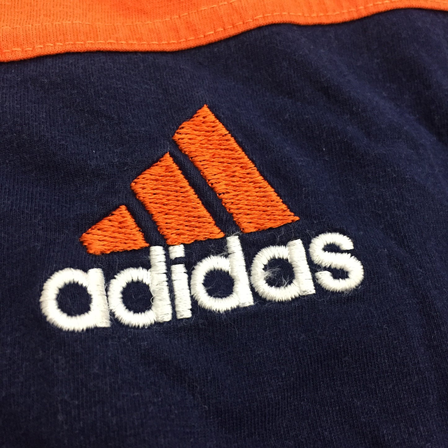 0073 Adidas Vintage T-Shirt