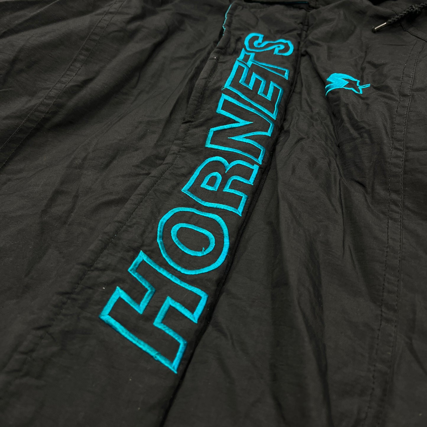 01250 Starter Vintage Charlotte Hornets Basketball Jacket